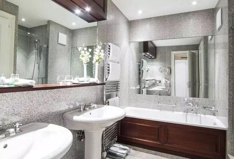 シティビューのスーペリアルーム, Hôtel Des Trois Couronnes & Spa The Leading Hotels Of The World