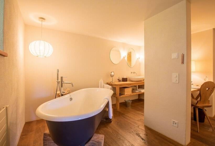 جناح, Maiensässhotel Guarda Val