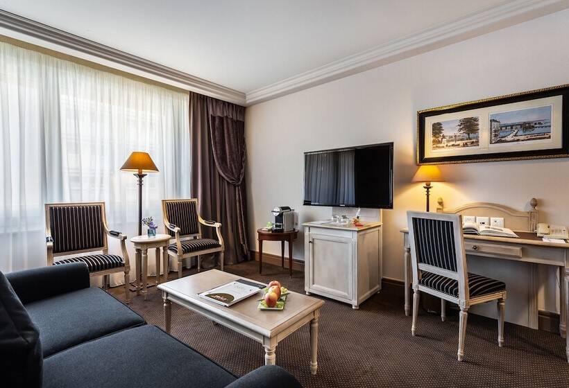 اتاق اجرایی, Royal Manotel