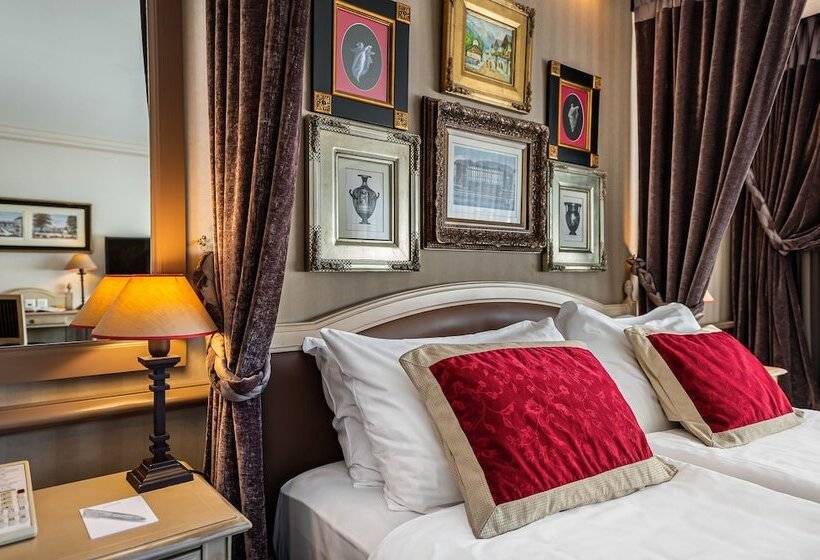 اتاق اجرایی سه نفره, Royal Manotel