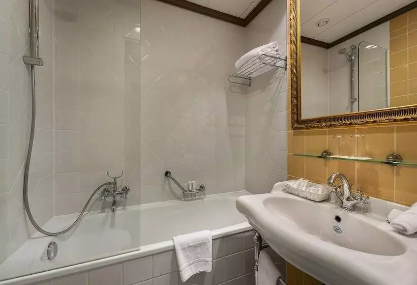 اتاق اجرایی سه نفره, Royal Manotel