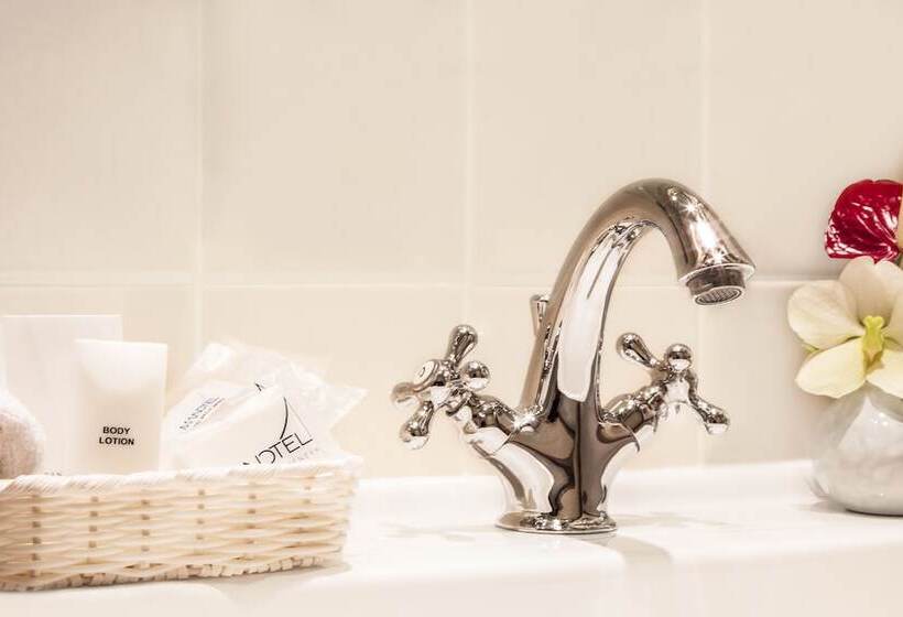 اتاق اجرایی سه نفره, Royal Manotel