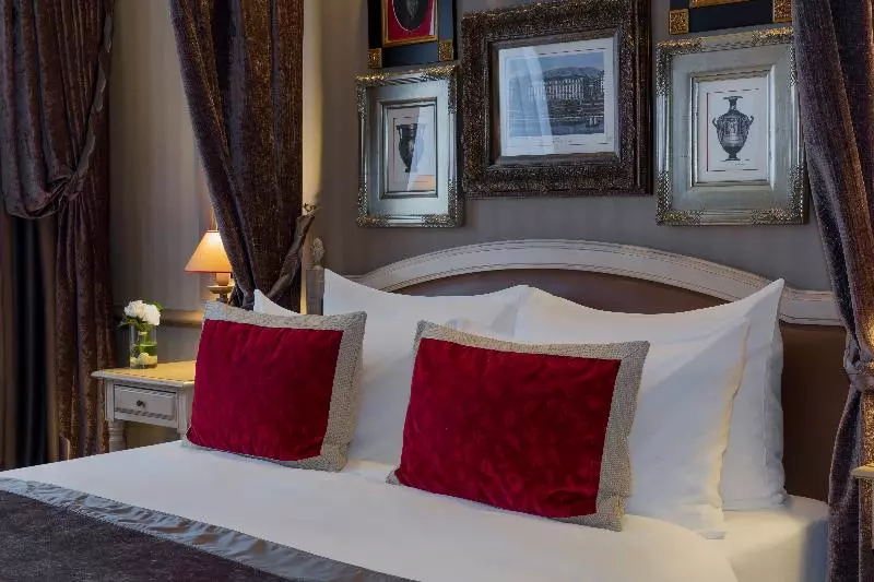 اتاق کلاسیک یک تخته, Royal Manotel