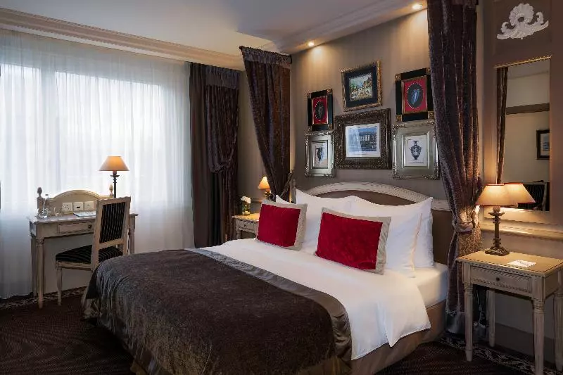 اتاق کلاسیک یک تخته, Royal Manotel