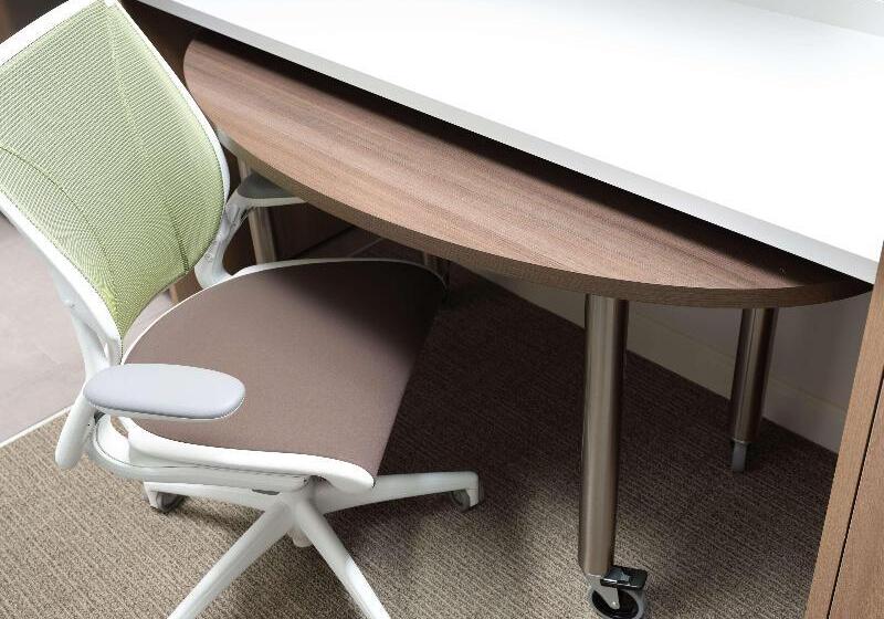 سوییت جونیور, Royal Manotel