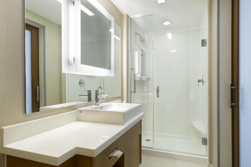 اتاق اجرایی, Royal Manotel