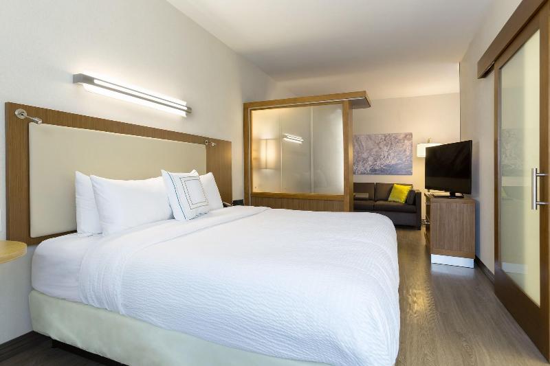 اتاق اجرایی, Royal Manotel