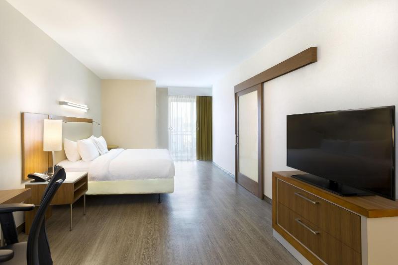 اتاق اجرایی, Royal Manotel