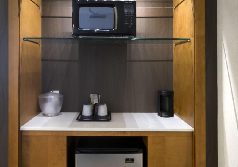 اتاق اجرایی, Royal Manotel