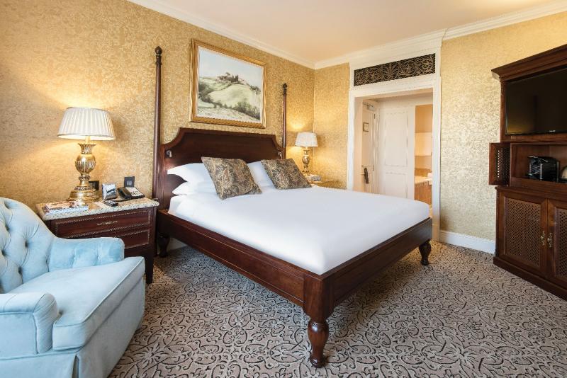 اتاق سوپریور, Royal Manotel