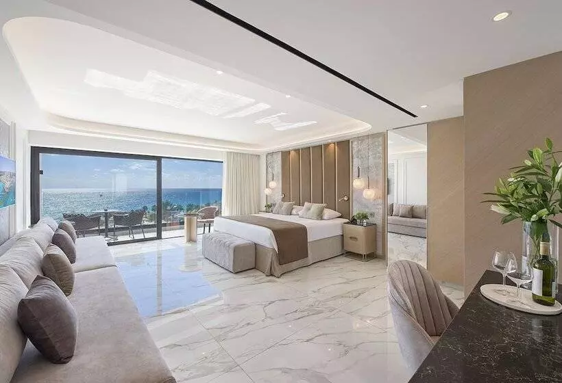 Perhehuone, Adams Beach Hotel & Spa