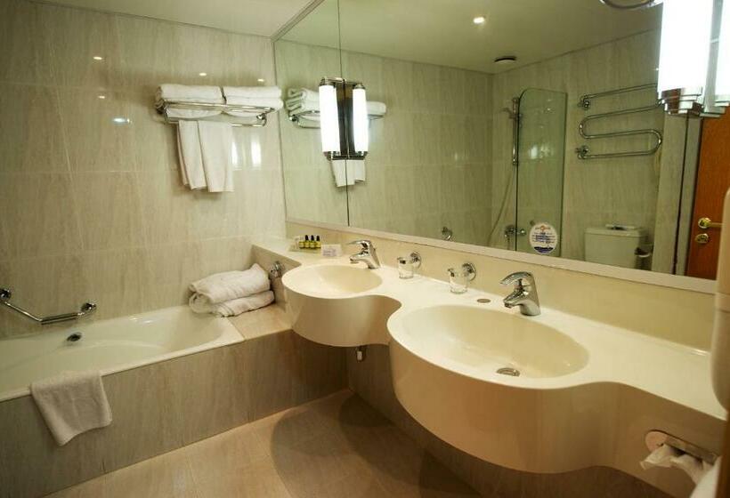 家庭套房, Adams Beach Hotel & Spa