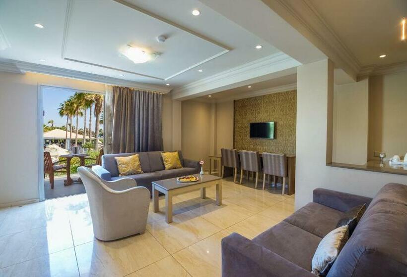 جناح سرير ملكى, Adams Beach Hotel & Spa