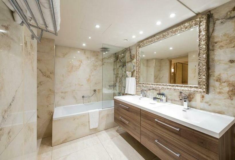 جناح سرير ملكى, Adams Beach Hotel & Spa