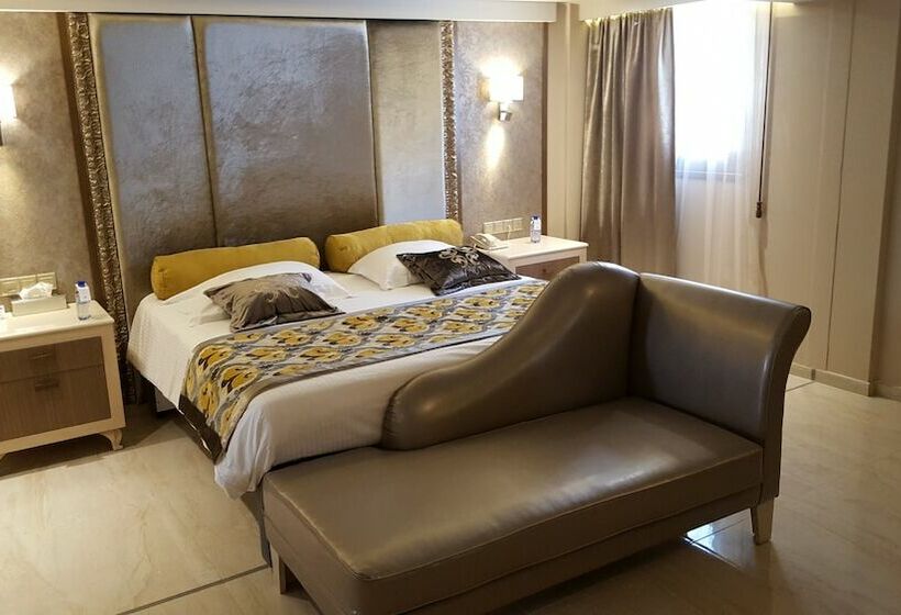 جناح سرير ملكى, Adams Beach Hotel & Spa