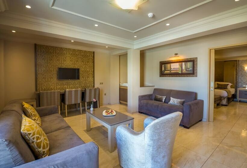 جناح سرير ملكى, Adams Beach Hotel & Spa