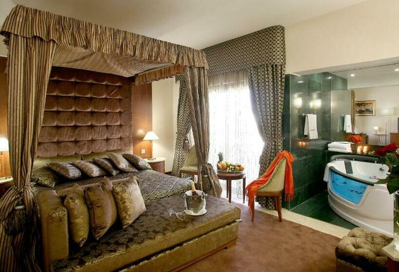 جناح, Adams Beach Hotel & Spa