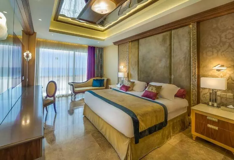 سوئیت با تخت بزرگ, Adams Beach Hotel & Spa
