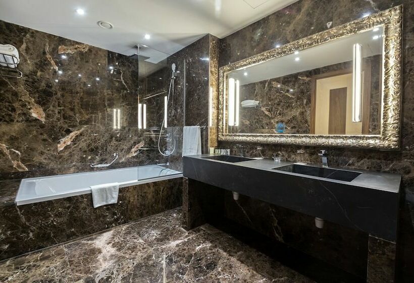 带大床的套房, Adams Beach Hotel & Spa