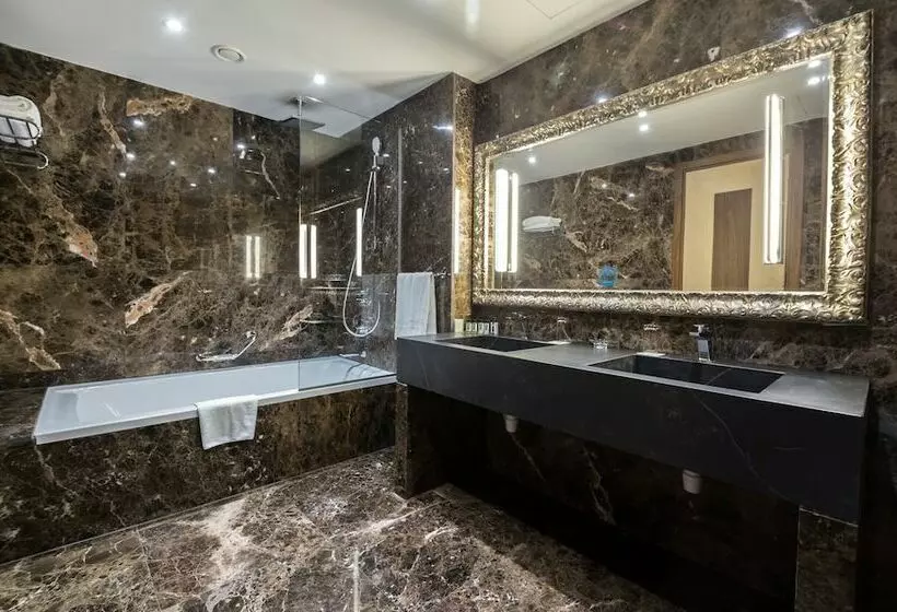 سوئیت با تخت بزرگ, Adams Beach Hotel & Spa