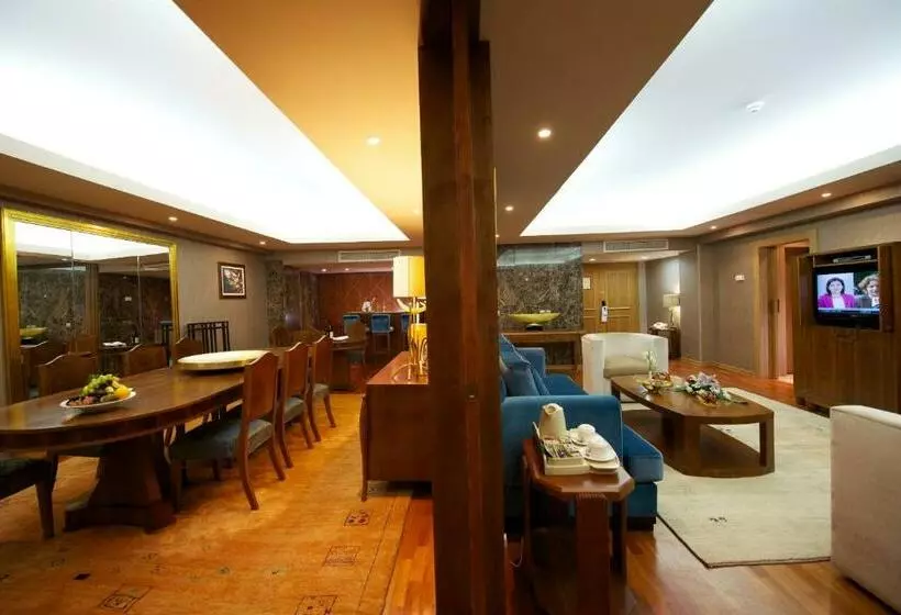 سوئیت پرزیدنت, Adams Beach Hotel & Spa