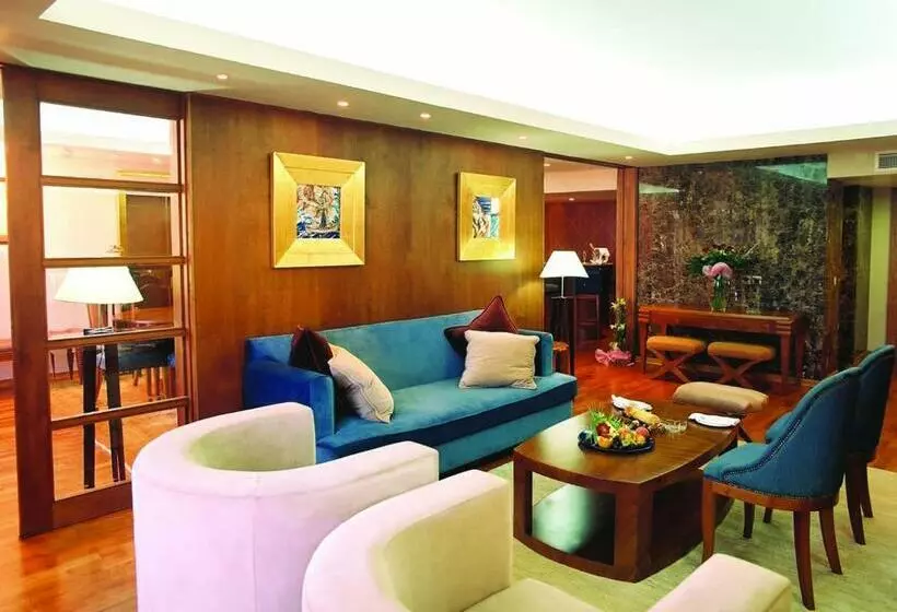 سوئیت پرزیدنت, Adams Beach Hotel & Spa