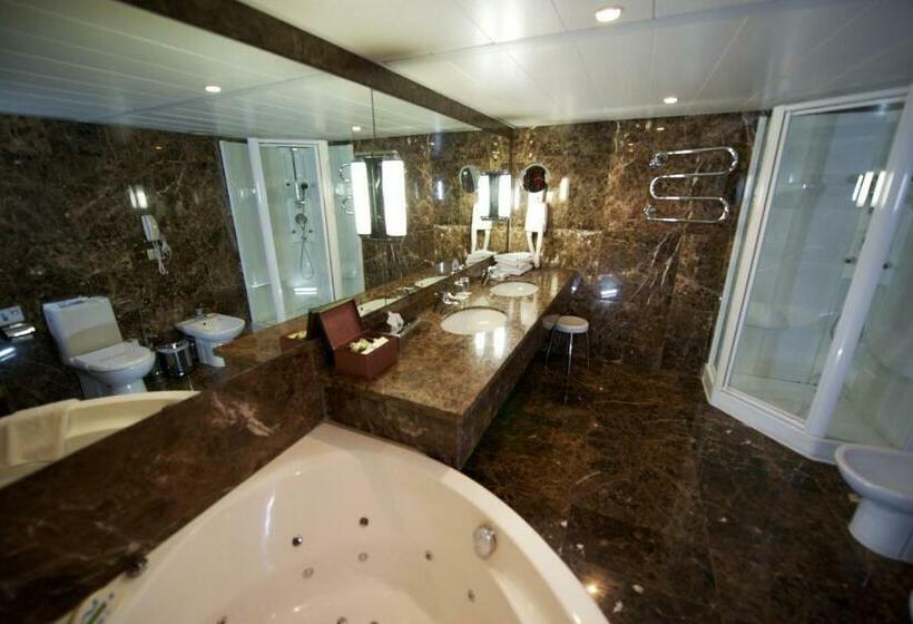 جناح رئاسى, Adams Beach Hotel & Spa