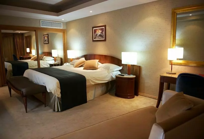سوئیت پرزیدنت, Adams Beach Hotel & Spa