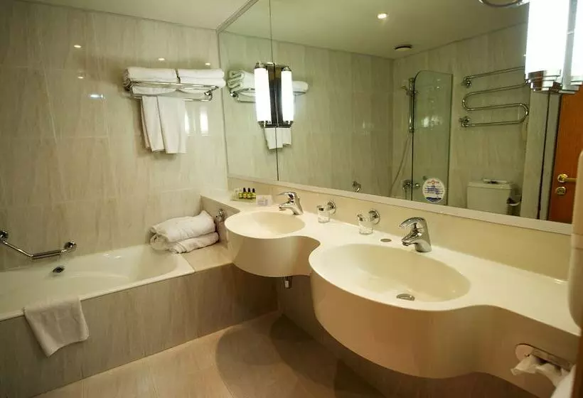 Juniorsviitti, Adams Beach Hotel & Spa