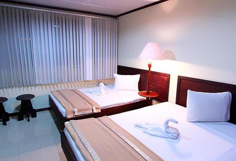 Номер Deluxe, Ambassador