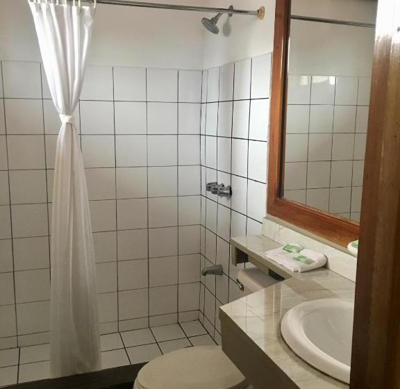 Номер Deluxe, Ambassador