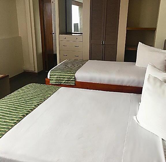 Номер Deluxe, Ambassador