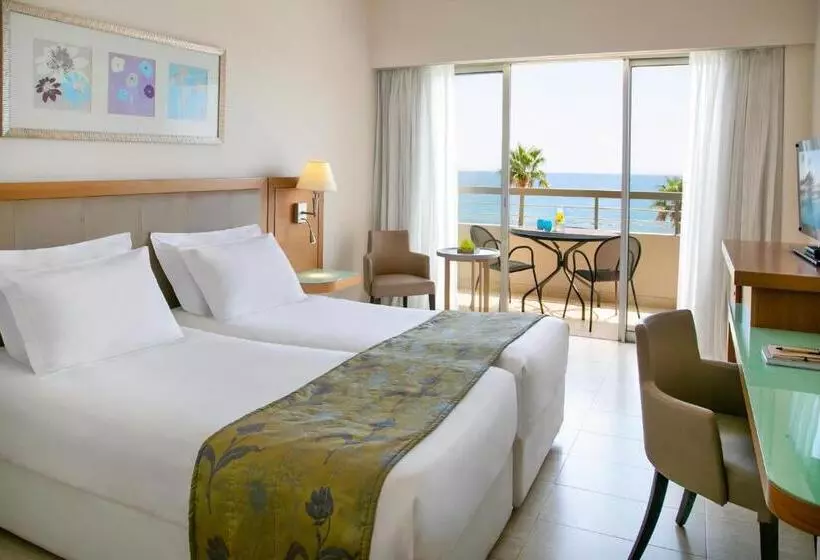 اتاق استاندارد با چشم‌انداز دریا, Atlantica Miramare Beach