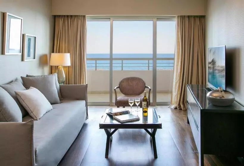 سوییت جونیور با چشم‌انداز دریا, Atlantica Miramare Beach
