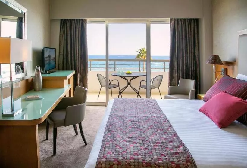 سوییت جونیور با چشم‌انداز دریا, Atlantica Miramare Beach