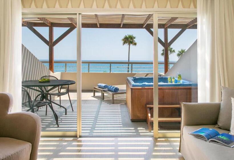 带海景的复工套房, Atlantica Miramare Beach