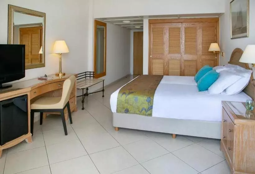 اتاق سوپریور با چشم‌انداز دریا, Atlantica Miramare Beach
