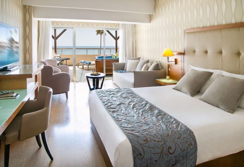 带海景的复工套房, Atlantica Miramare Beach