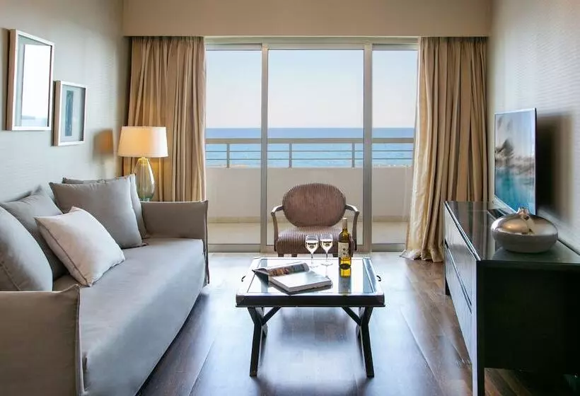 سوییت جونیور با چشم‌انداز دریا, Atlantica Miramare Beach