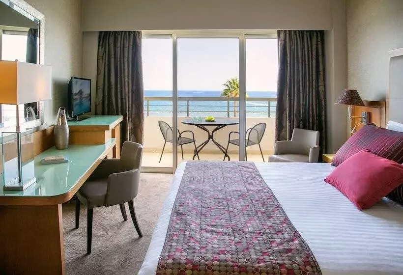 سوییت جونیور با چشم‌انداز دریا, Atlantica Miramare Beach