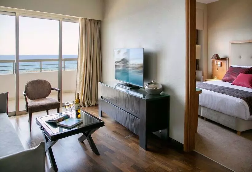 سوییت جونیور با چشم‌انداز دریا, Atlantica Miramare Beach