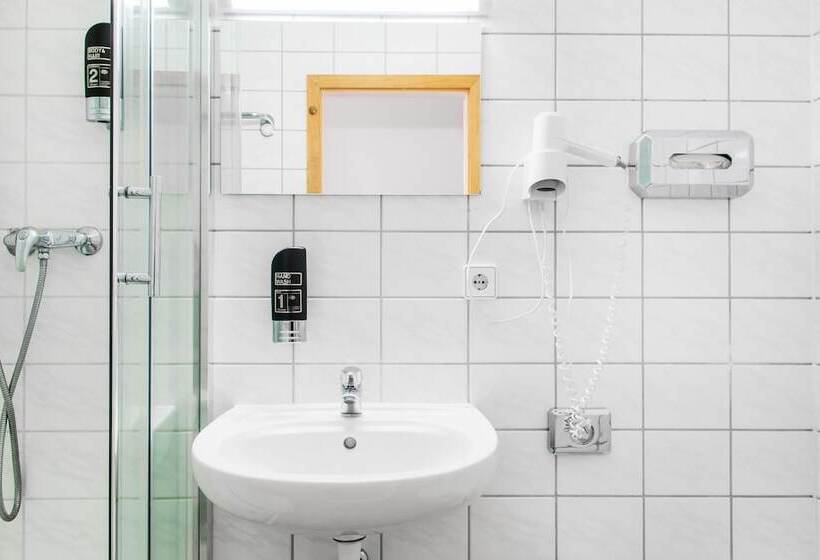 اتاق استاندارد سه نفره, Bellevue Am Kurfürstendamm