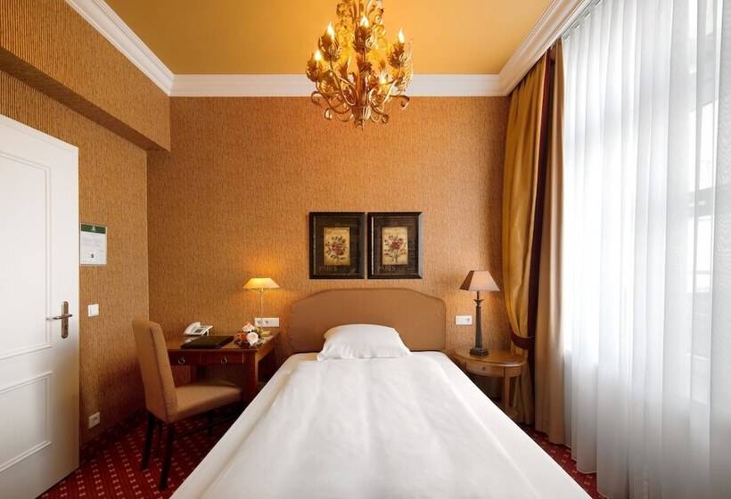 标准单人间, City House