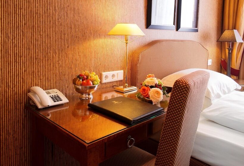 标准单人间, City House