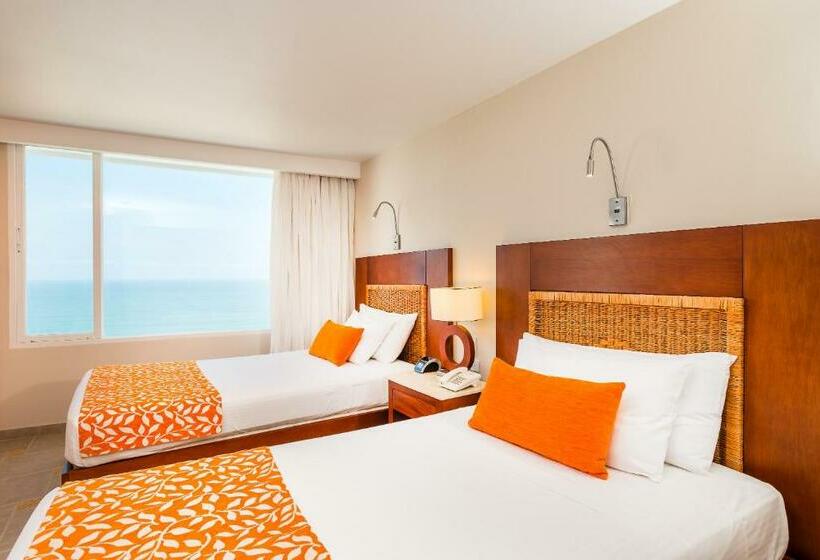 수피리어 룸, Dann Cartagena