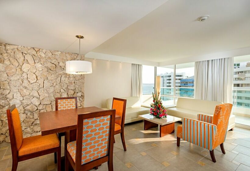 주니어 스위트 도시 전망, Dann Cartagena