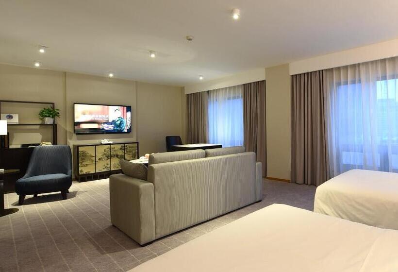 이그제큐티브 룸, Jinling