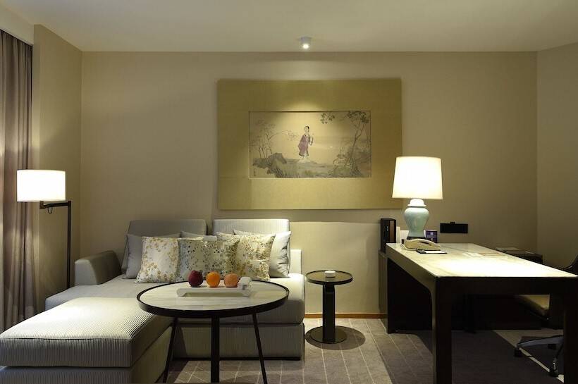 이그제큐티브 룸, Jinling