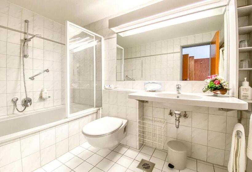 Классический Номер, Restaurant Vier Linden