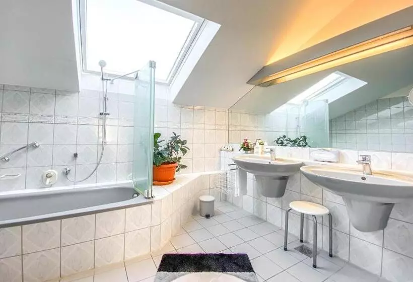 Suite with Balcony, Restaurant Vier Linden